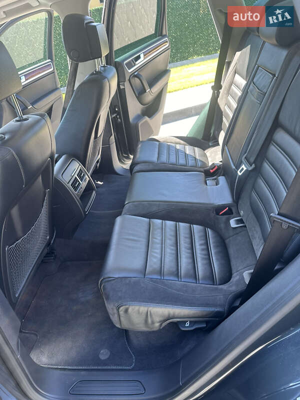 Внедорожник / Кроссовер Volkswagen Touareg 2012 в Луцке