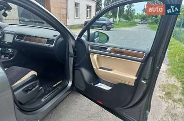 Внедорожник / Кроссовер Volkswagen Touareg 2017 в 