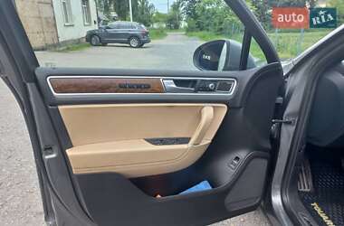 Внедорожник / Кроссовер Volkswagen Touareg 2017 в 