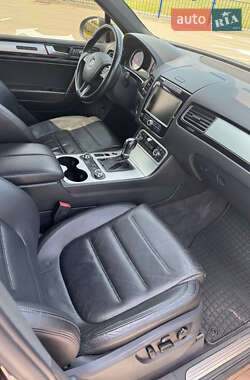 Внедорожник / Кроссовер Volkswagen Touareg 2010 в 