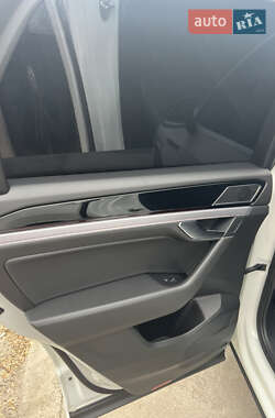 Позашляховик / Кросовер Volkswagen Touareg 2019 в 