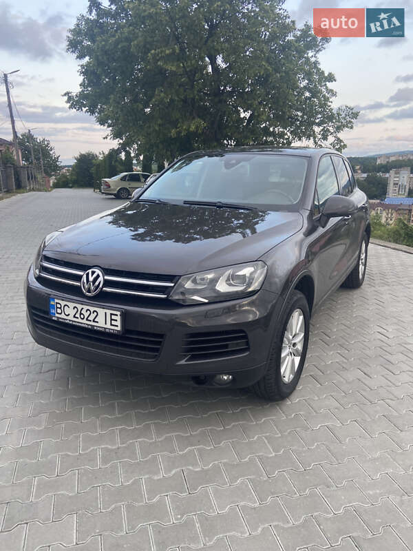 Внедорожник / Кроссовер Volkswagen Touareg 2012 в 
