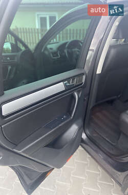 Внедорожник / Кроссовер Volkswagen Touareg 2012 в 