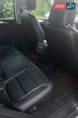 Внедорожник / Кроссовер Volkswagen Touareg 2012 в 
