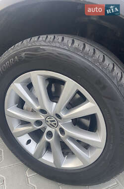 Внедорожник / Кроссовер Volkswagen Touareg 2012 в 