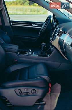 Внедорожник / Кроссовер Volkswagen Touareg 2013 в 