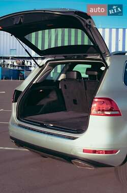 Внедорожник / Кроссовер Volkswagen Touareg 2013 в 