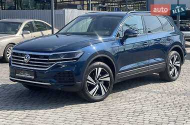 Внедорожник / Кроссовер Volkswagen Touareg 2018 в 