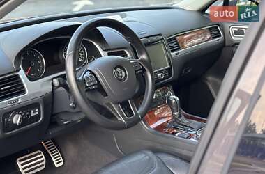 Внедорожник / Кроссовер Volkswagen Touareg 2010 в 