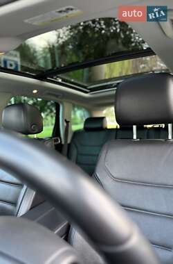 Внедорожник / Кроссовер Volkswagen Touareg 2010 в 