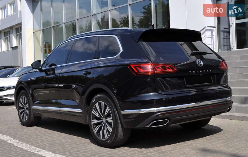 Внедорожник / Кроссовер Volkswagen Touareg 2018 в Одессе