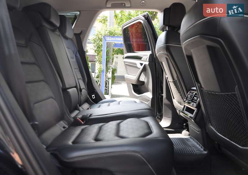 Внедорожник / Кроссовер Volkswagen Touareg 2018 в Одессе