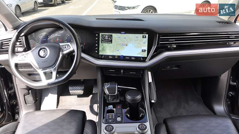 Внедорожник / Кроссовер Volkswagen Touareg 2018 в Одессе