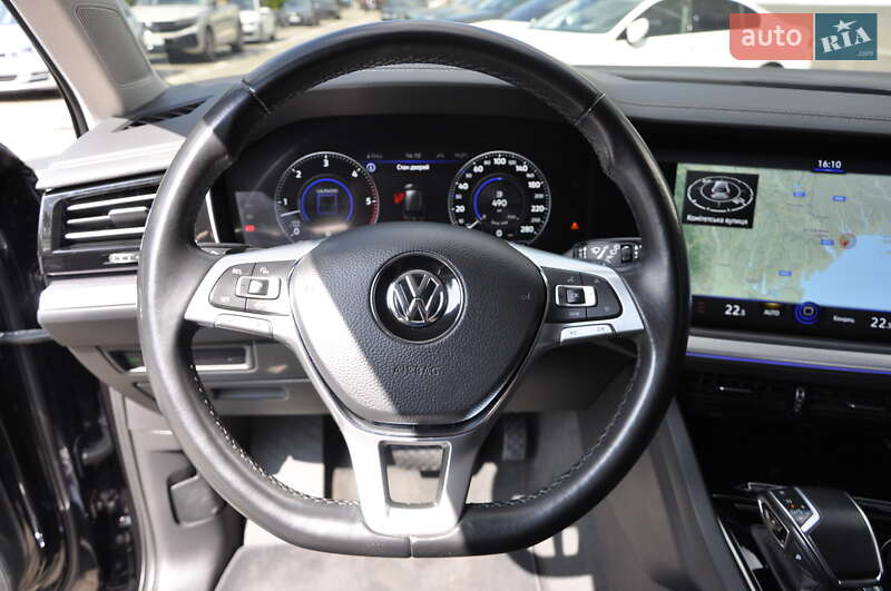 Внедорожник / Кроссовер Volkswagen Touareg 2018 в Одессе