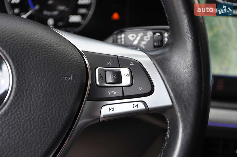 Внедорожник / Кроссовер Volkswagen Touareg 2018 в Одессе