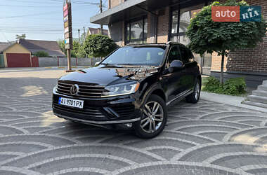 Внедорожник / Кроссовер Volkswagen Touareg 2015 в Ирпене