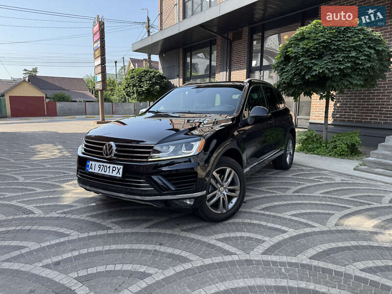Внедорожник / Кроссовер Volkswagen Touareg 2015 в 