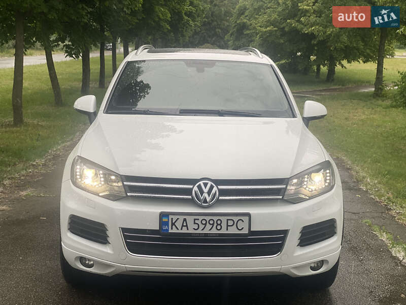 Позашляховик / Кросовер Volkswagen Touareg 2013 в Києві