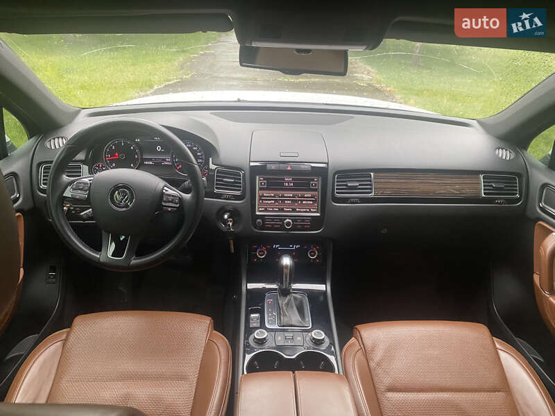 Позашляховик / Кросовер Volkswagen Touareg 2013 в Києві
