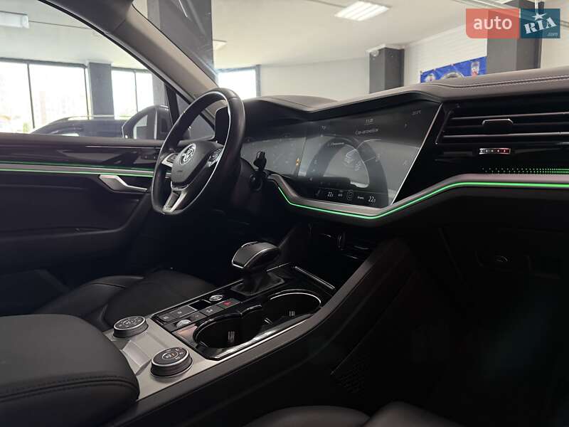 Позашляховик / Кросовер Volkswagen Touareg 2019 в Тернополі