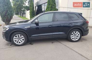 Внедорожник / Кроссовер Volkswagen Touareg 2020 в Киеве