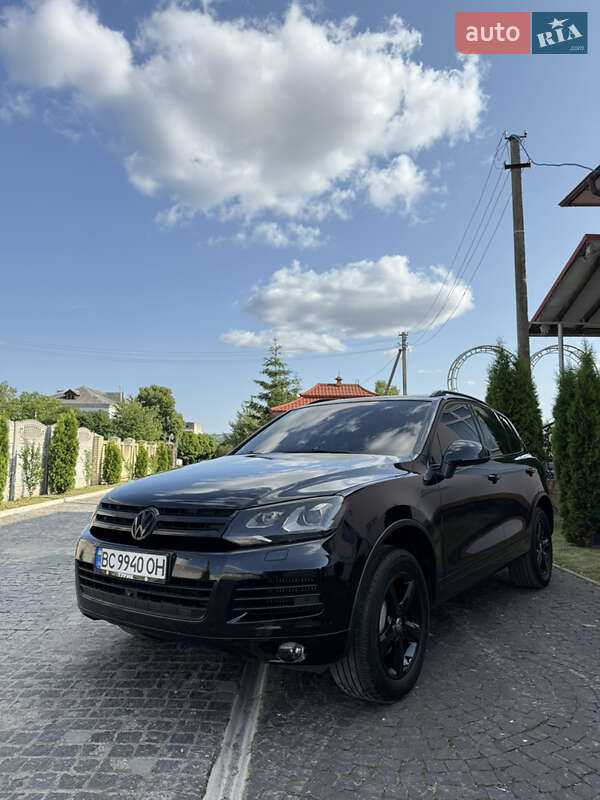 Внедорожник / Кроссовер Volkswagen Touareg 2011 в Золочеве