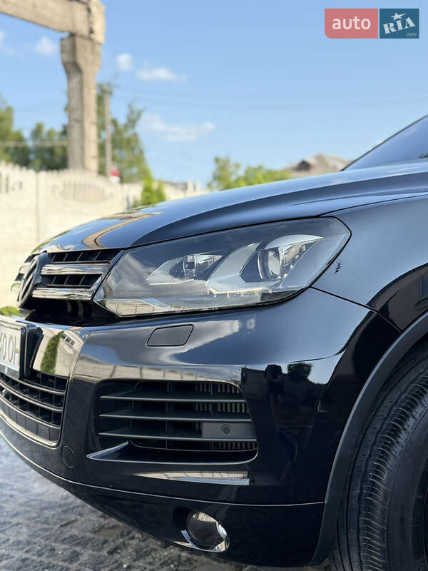 Внедорожник / Кроссовер Volkswagen Touareg 2011 в Золочеве