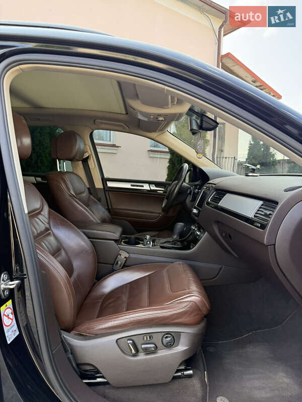 Внедорожник / Кроссовер Volkswagen Touareg 2011 в Золочеве
