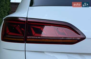 Позашляховик / Кросовер Volkswagen Touareg 2022 в 