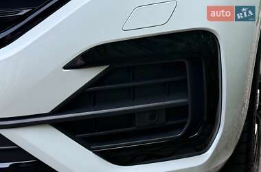 Позашляховик / Кросовер Volkswagen Touareg 2022 в 