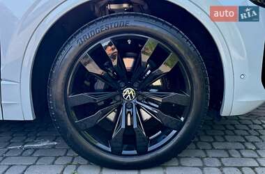 Позашляховик / Кросовер Volkswagen Touareg 2022 в 