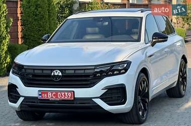 Позашляховик / Кросовер Volkswagen Touareg 2022 в 