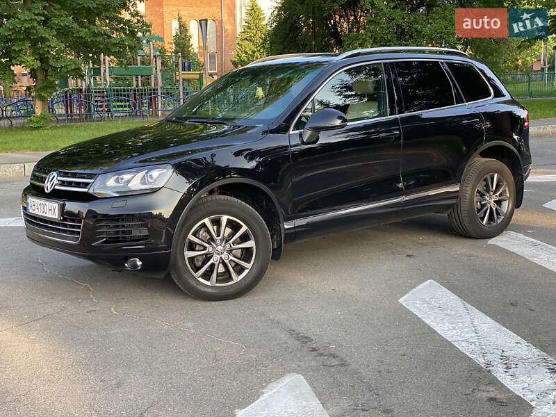 Внедорожник / Кроссовер Volkswagen Touareg 2013 в Виннице