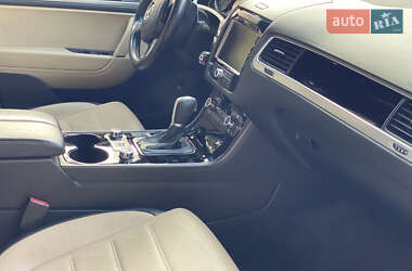 Внедорожник / Кроссовер Volkswagen Touareg 2013 в 