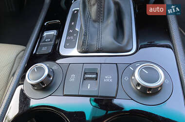 Внедорожник / Кроссовер Volkswagen Touareg 2013 в 