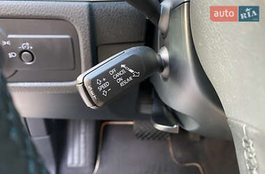 Внедорожник / Кроссовер Volkswagen Touareg 2013 в 