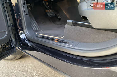 Внедорожник / Кроссовер Volkswagen Touareg 2013 в 
