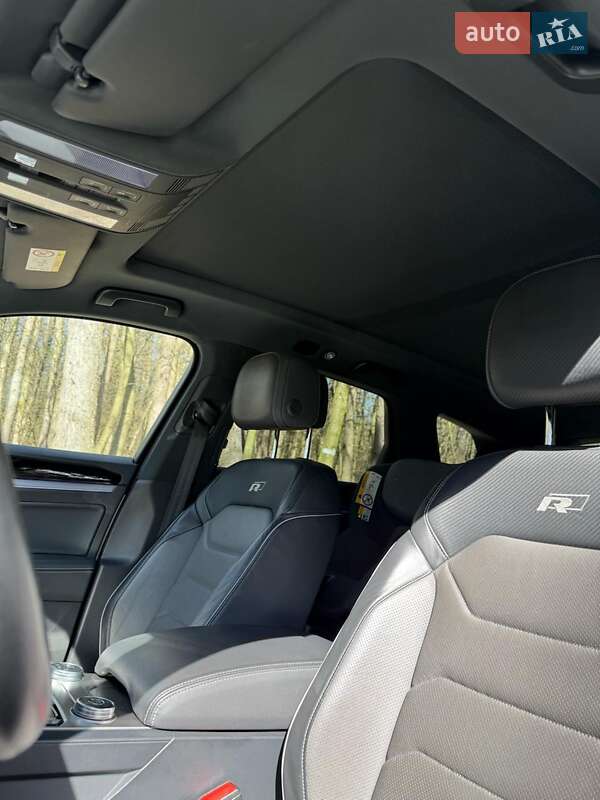 Внедорожник / Кроссовер Volkswagen Touareg 2019 в Луцке