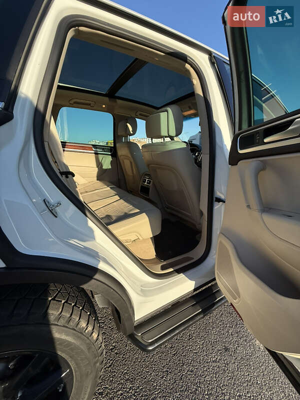 Внедорожник / Кроссовер Volkswagen Touareg 2014 в Виннице