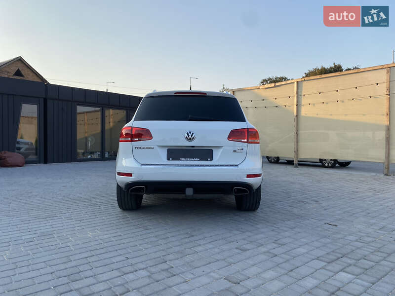 Внедорожник / Кроссовер Volkswagen Touareg 2014 в Виннице