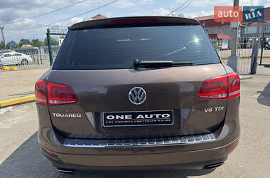 Внедорожник / Кроссовер Volkswagen Touareg 2012 в 