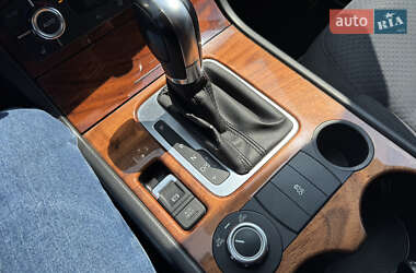 Внедорожник / Кроссовер Volkswagen Touareg 2012 в 