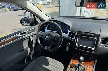 Внедорожник / Кроссовер Volkswagen Touareg 2012 в 