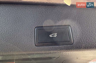 Внедорожник / Кроссовер Volkswagen Touareg 2012 в 