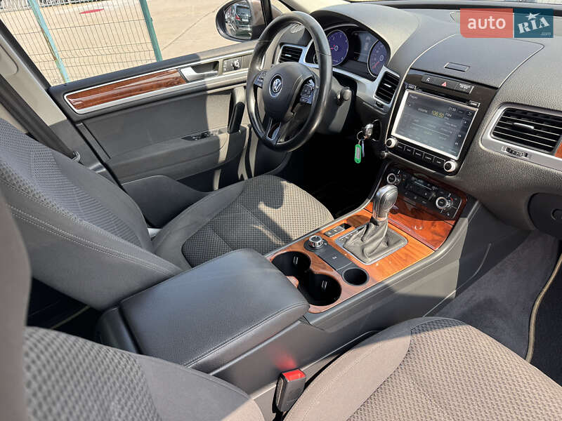 Позашляховик / Кросовер Volkswagen Touareg 2012 в Києві