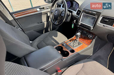 Внедорожник / Кроссовер Volkswagen Touareg 2012 в 