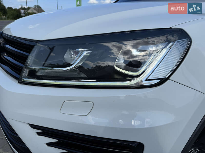 Внедорожник / Кроссовер Volkswagen Touareg 2016 в Дрогобыче