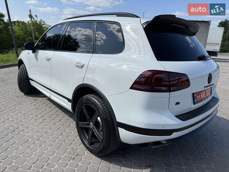 Внедорожник / Кроссовер Volkswagen Touareg 2016 в Дрогобыче