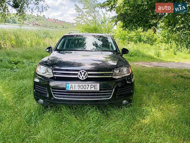 Внедорожник / Кроссовер Volkswagen Touareg 2014 в 