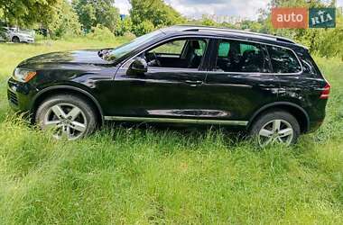 Внедорожник / Кроссовер Volkswagen Touareg 2014 в 